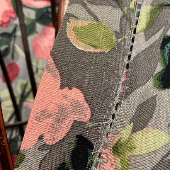 Tahari Robe - Picture 5 of 5